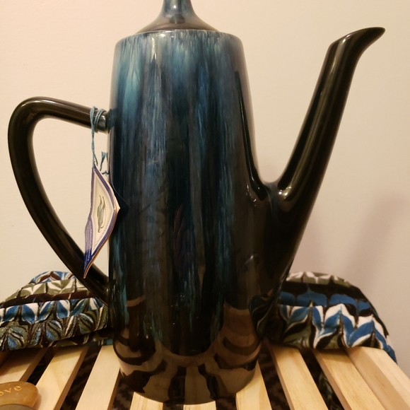 Blue Mountain Pottery Other - 1960 NWT "Blue Mountain Pottery " Tea Pot.. Blue Mountain Pottery Other - 1960 NWT "Blue Mountain Pottery " Tea Pot..